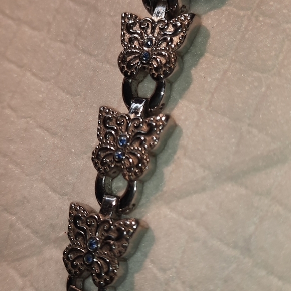 Butterfly ๐ฆ Silvertone Watch โ - Picture 6 of 9